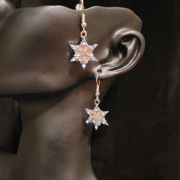 2/$20 X-Mas Rhinestone Snowflake Earrings - Picture 4 of 4